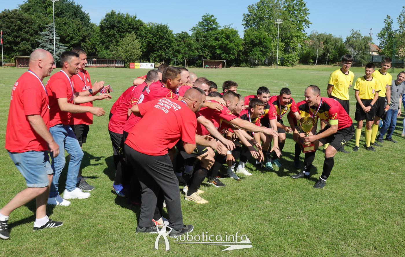Svečano uručen pobednički pehar prvaku Gradske fudbalske lige Subotice - ekipi FK Čantavir